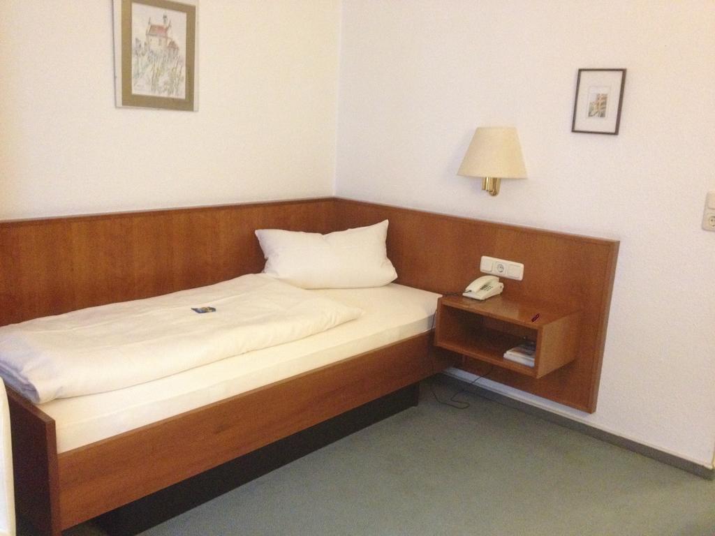 Hotel am Bergl Schweinfurt Zimmer foto
